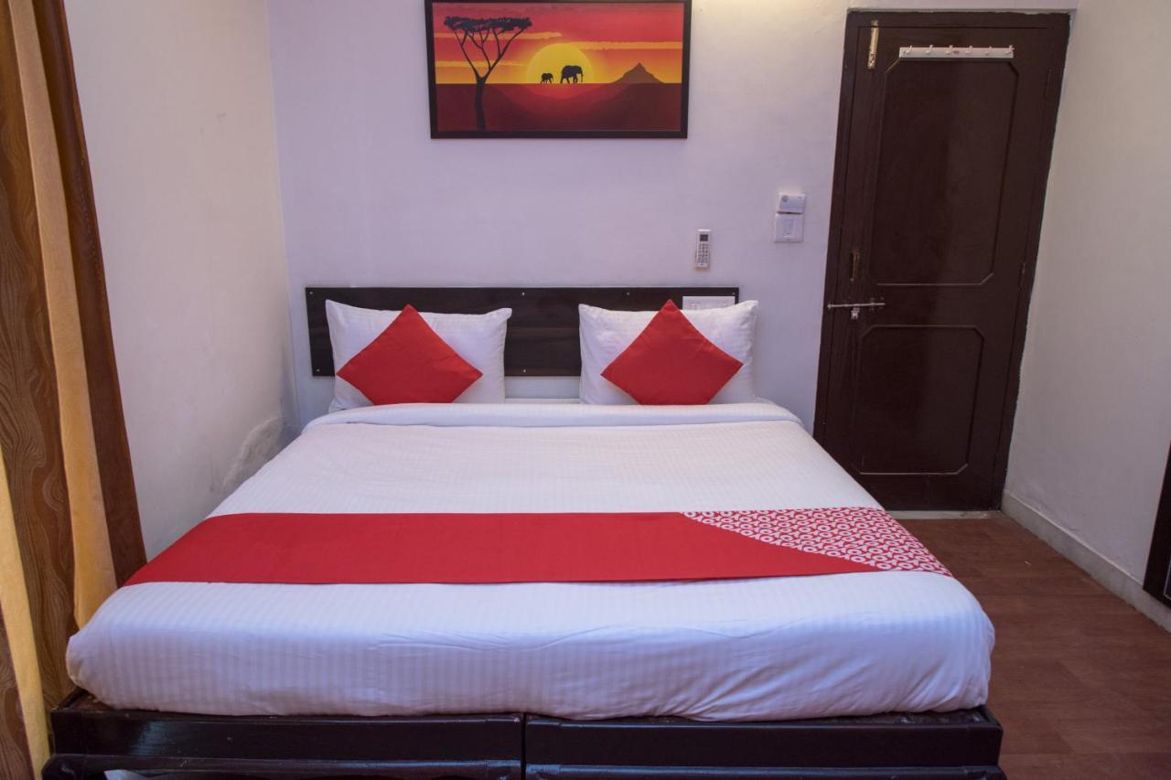 Oyo 14118 Hotel Kalika Palace Udaipur Bagian luar foto
