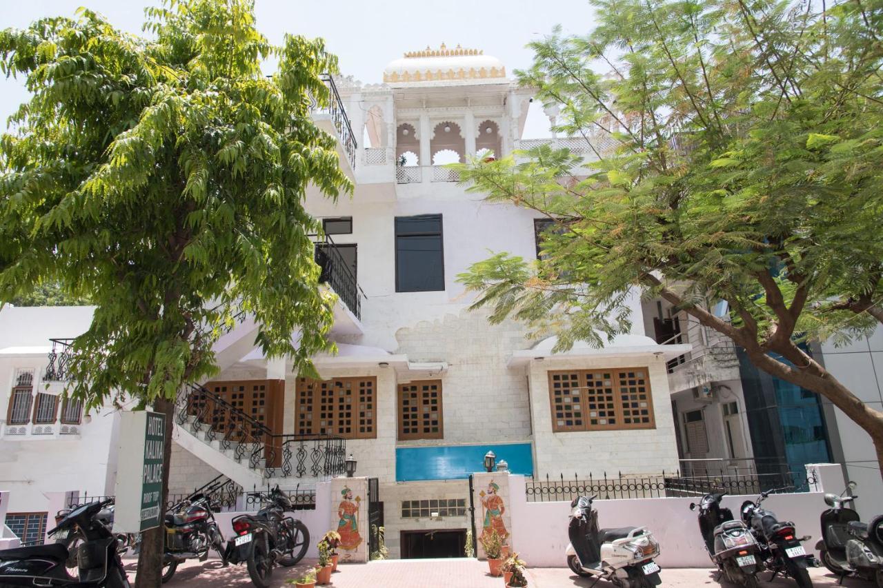 Oyo 14118 Hotel Kalika Palace Udaipur Bagian luar foto