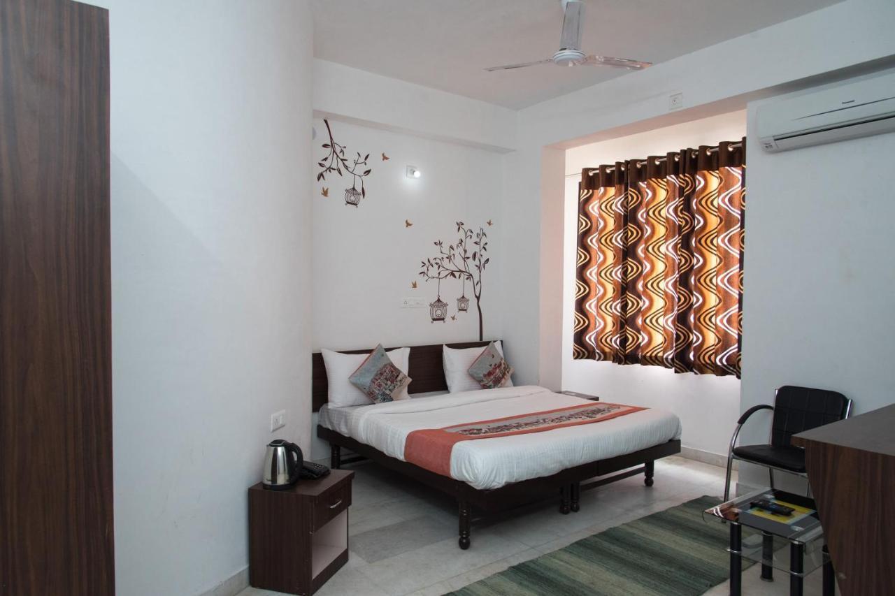 Oyo 14118 Hotel Kalika Palace Udaipur Bagian luar foto